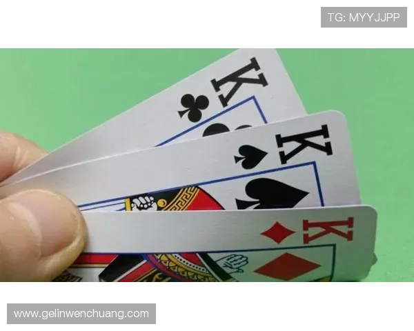 三公牌型的常见组合及其赢牌概率分析，帮助玩家制定科学的出牌策略